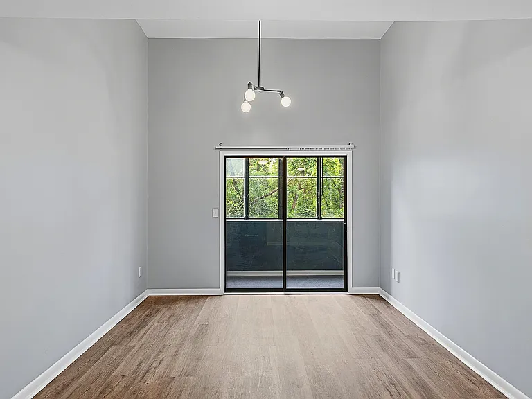 Parkway Apartments — Photo 13
