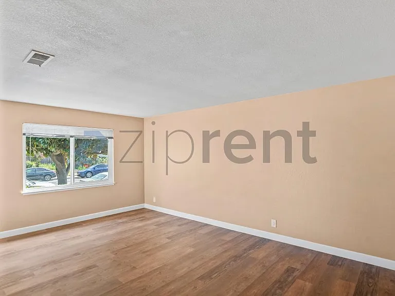 23 Cedar Way — Photo 5