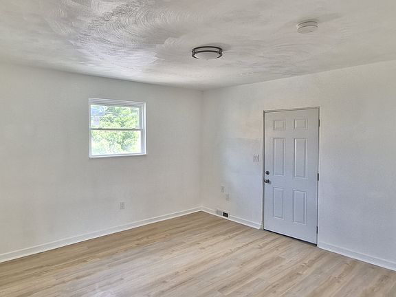 2nd image of 1025 Kenneth Ave #2