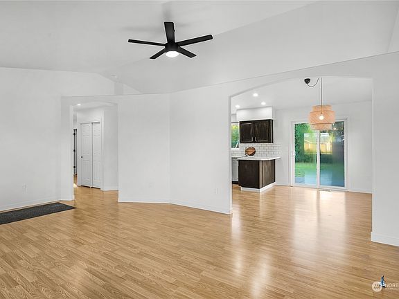 4th image of 1302 20th Court SE