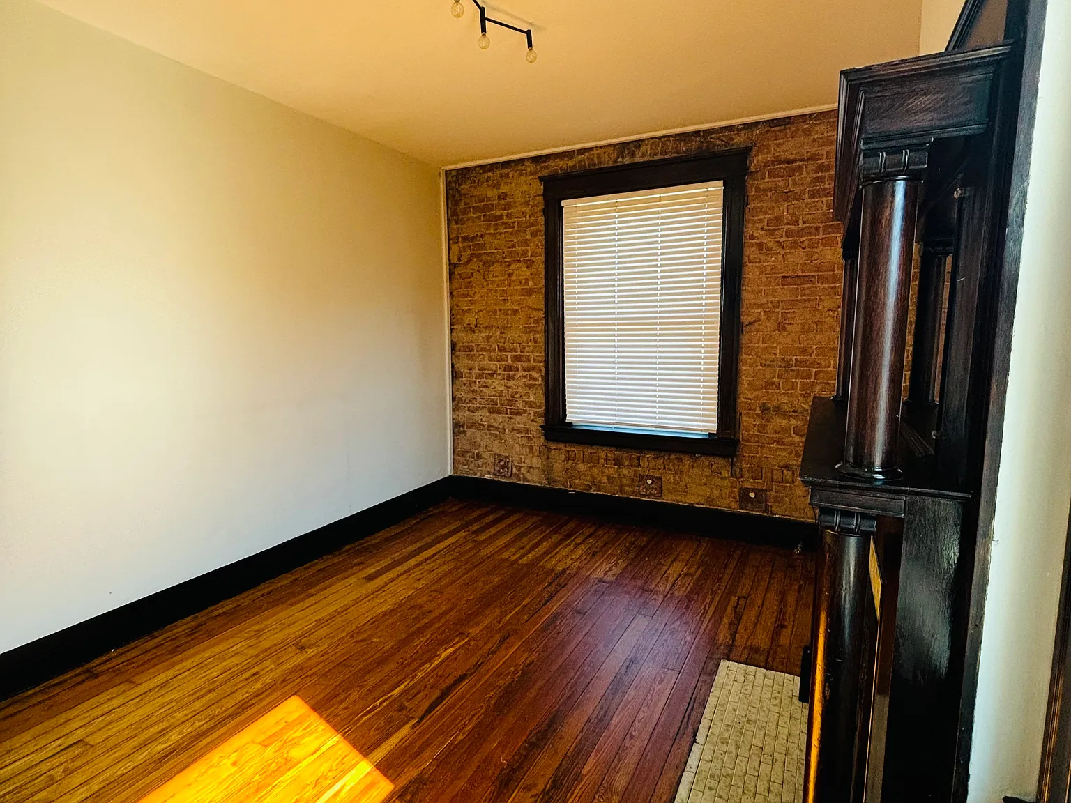 35 E 8th St — Photo 3