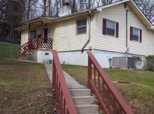 56 Outer Dr, Oak Ridge, TN 37830