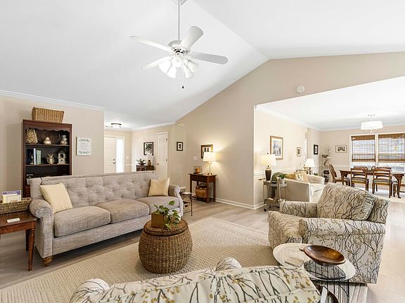 5th image of 317 Lexington Place Way