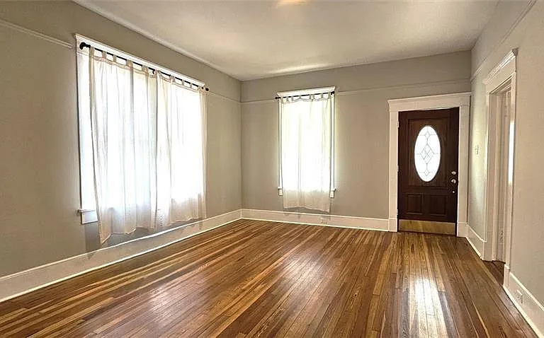 1047 Ridge Ave — Photo 2