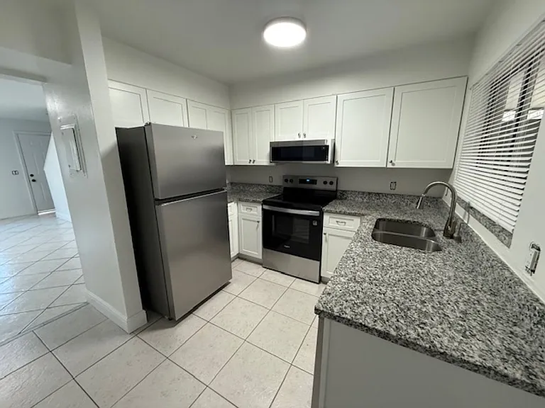 133 Garden Dr — Photo 3