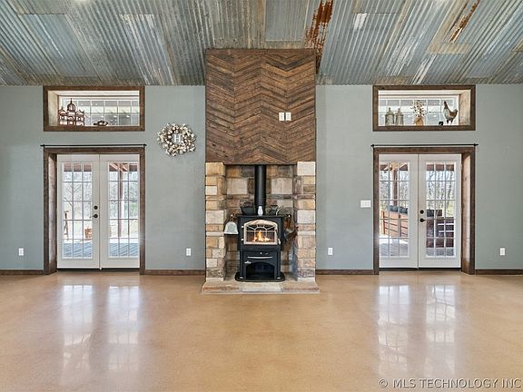 3rd image of 15525 E 500th Rd