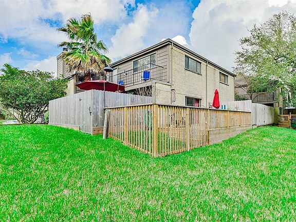 3rd image of 18238 Lakeside Ln