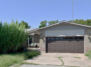 1208 Memory Ln, Ponca City, OK 74601