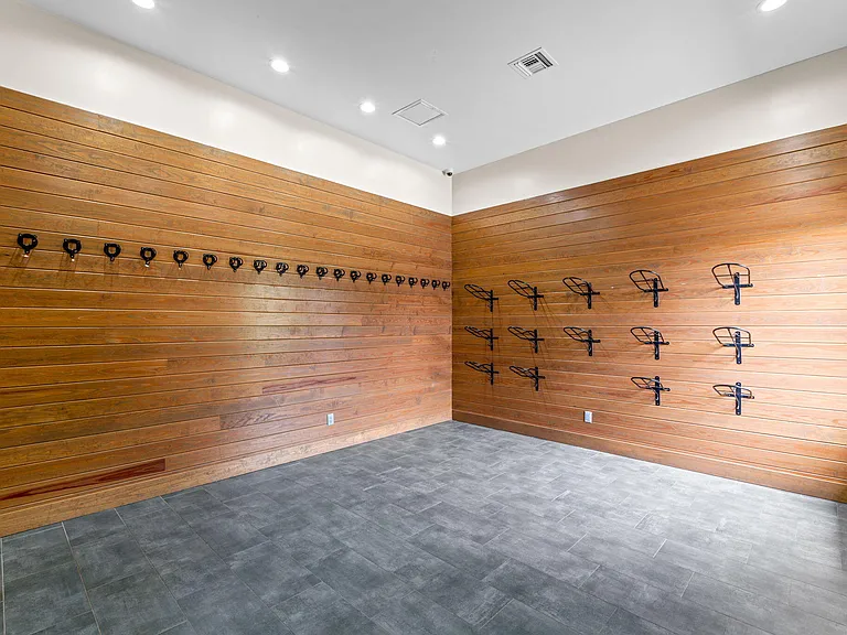 13155 Southfields Rd — Photo 36