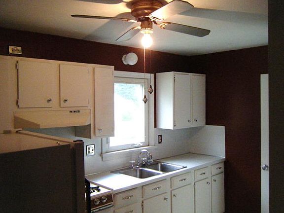 4th image of 33 E 12th St