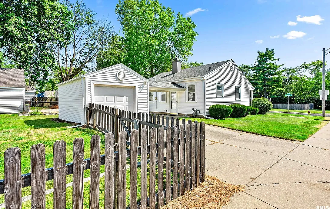 3 bed, 862 sqft, $1,700 — Photo 4