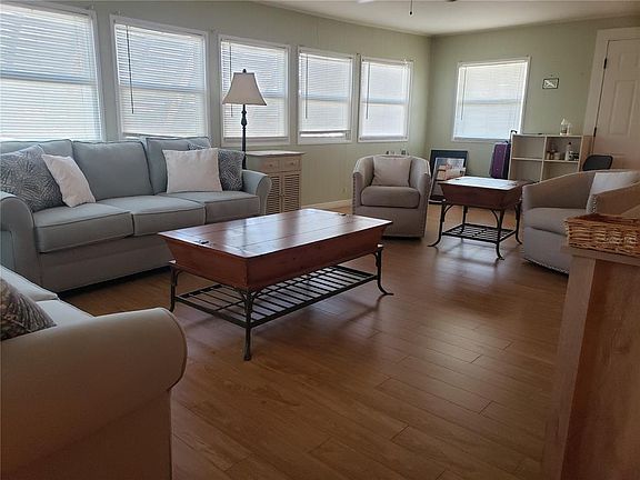 2nd image of 5242 Glen Echo Ave