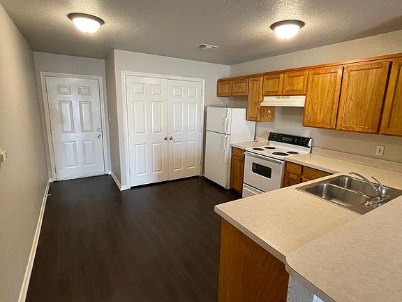 3rd image of 119 Lynch Dr #B