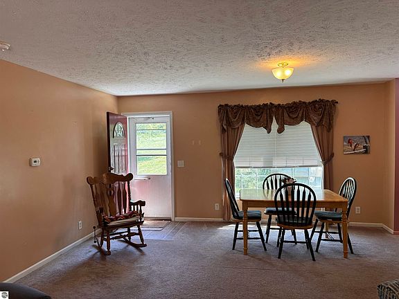4th image of 17536 Honor Hwy