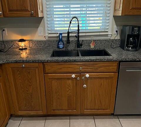 5th image of 325 Goodlett Rd