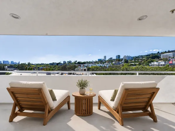 8704 Santa Monica Blvd #Penthouse 3, West Hollywood, CA 90069