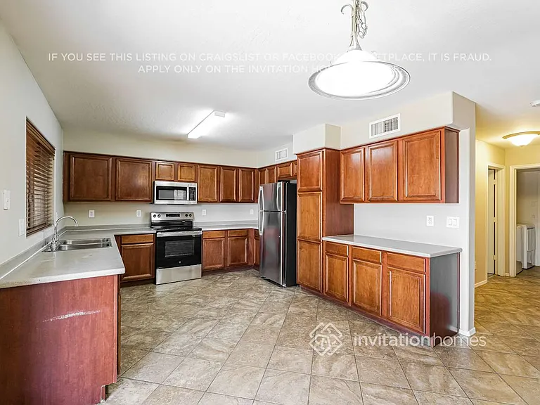 5605 S 51st Dr — Photo 8