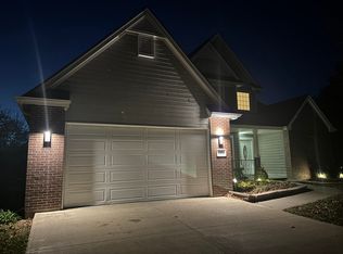 1103 Sawhill Dr, Lawrence, KS 66049