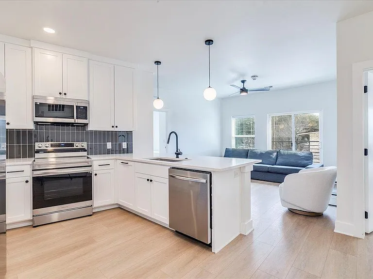 3000 Duval St #203 — Photo 2
