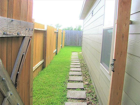 3rd image of 10007 Dawson Hill Ln