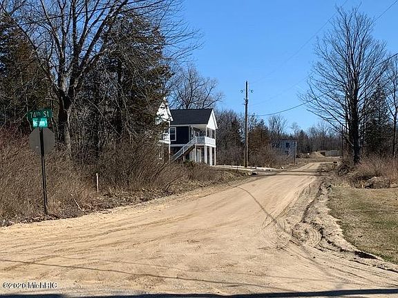 5th image of Beachview Dr