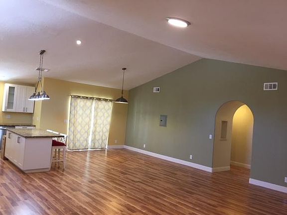3rd image of 2831 Pine St