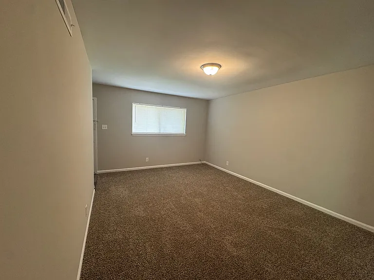 2304 Lincoln St — Photo 6