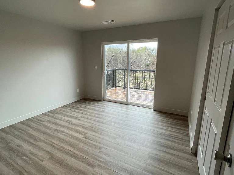 2212 W 8th Pl — Photo 5