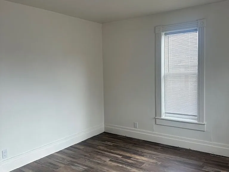 726 N 11th Ave — Photo 6
