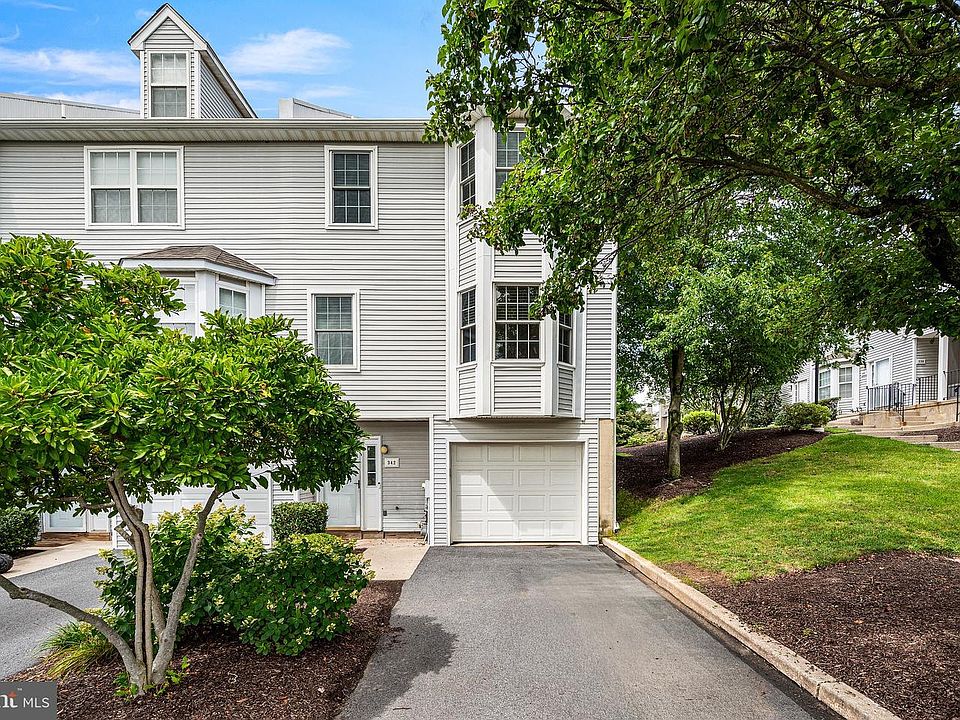 1st image of 342 Huntington Ct