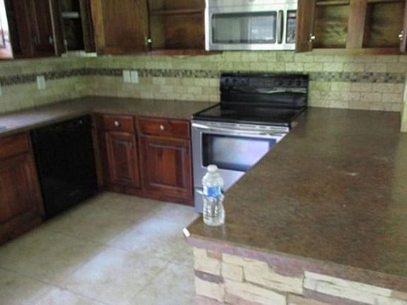 5th image of 160 Walnut Cir