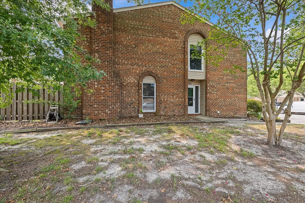4 bed, 1830 sqft, $2,450 — Photo 2