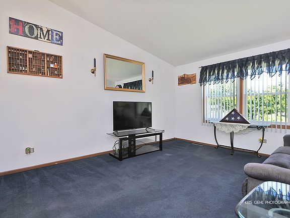 3rd image of 2401 Mallard Dr