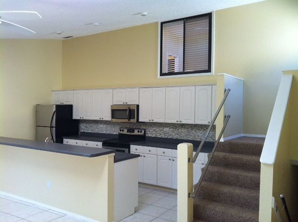 Large, bright kitchen