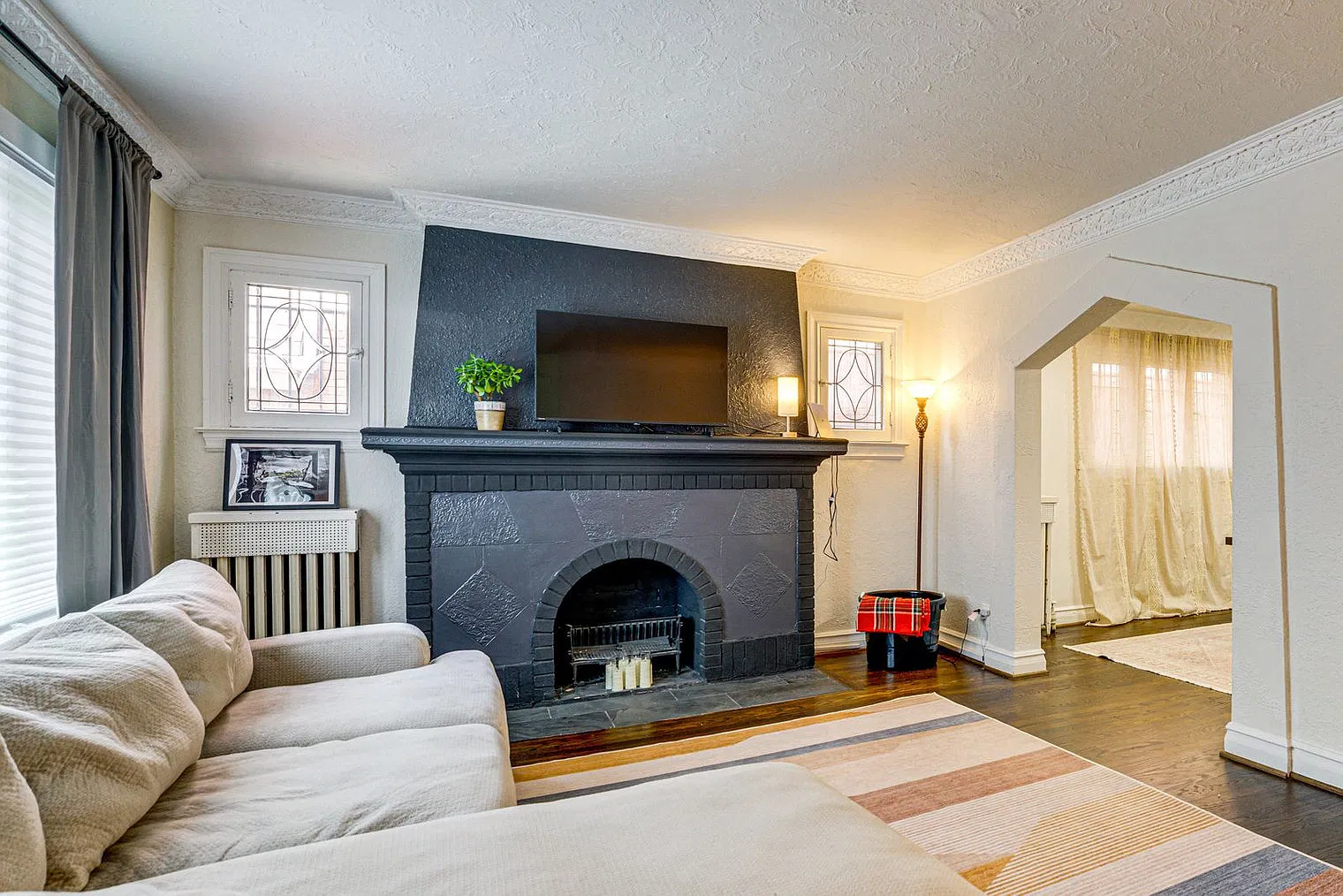 3 bed, 1.0 bath, 1862 sqft, $3,864 — Photo 2