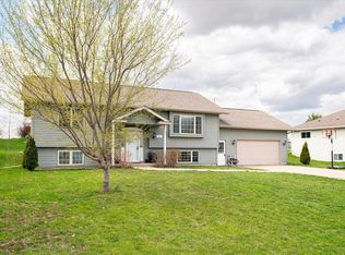 803 Derek Ln, Viroqua, WI 54665