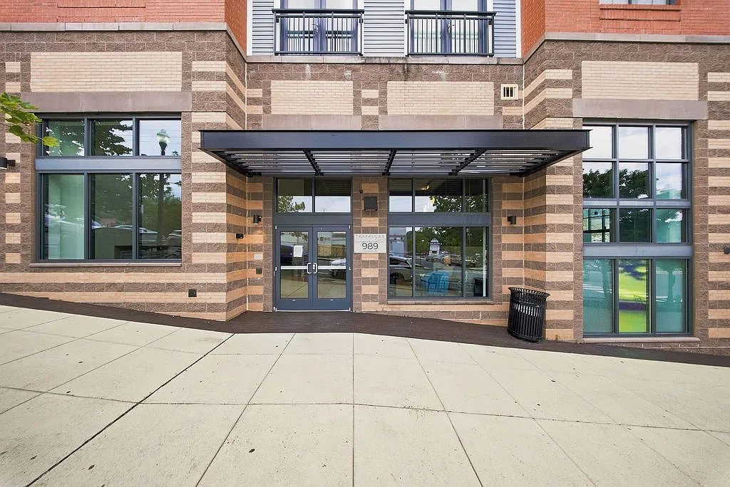 2 bed, 1018 sqft, $2,899 — Photo 2