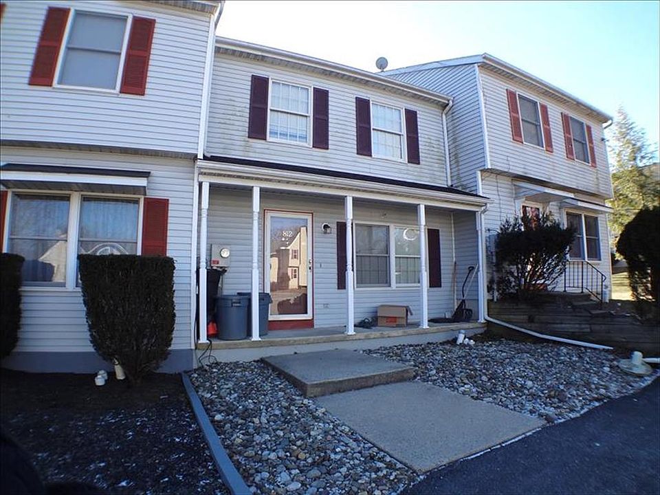 1st image of 812 Cove Ct