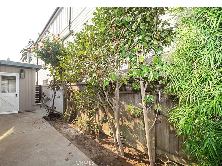 225.5 Marguerite Ave — Photo 4