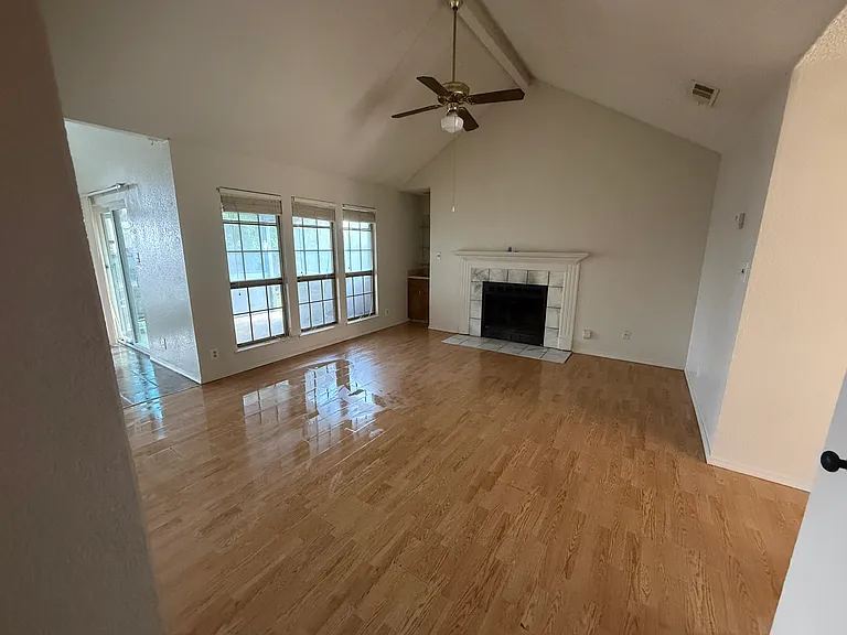812 Cornfield Dr — Photo 8