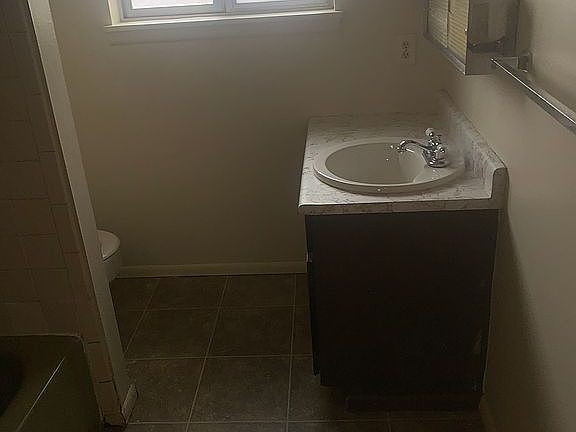 3rd image of 1513 Falls Ave E