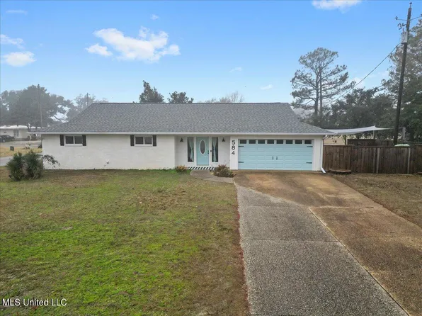 584 Royal Oak Dr, Pass Christian, MS 39571