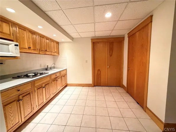 6125 Oakridge Rd, Auburn, NY 13021
