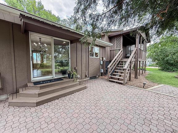4th image of 904 Birch Ave W