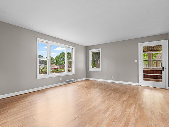 3rd image of 2906 Hillside Ct