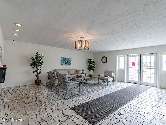 2nd image of 277 El Conquistador Pl