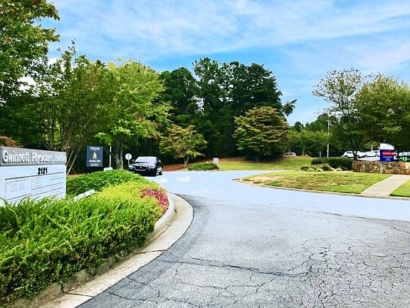 3rd image of 2121 Fountain Dr Ste F