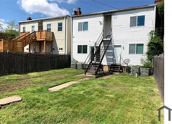 3 bed, 800 sqft, $3,872 — Photo 3