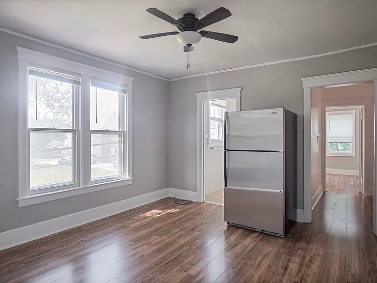 2233 Campbell St — Photo 4