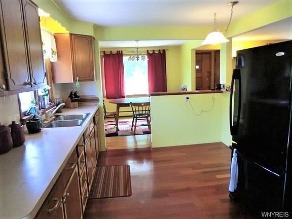 2nd image of 544 Homecrest Dr